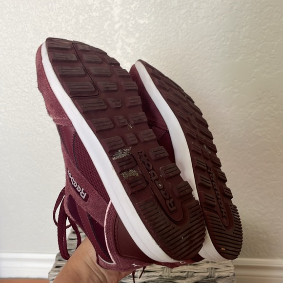 Burgundy suede shoes Reebok womens size 8 1/2 or mens 7 great condition - Picture 14 of 14